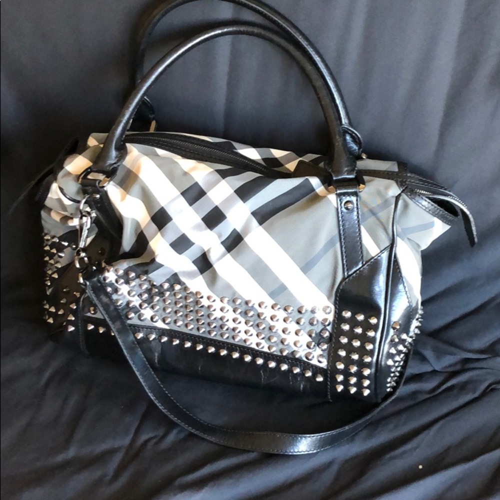 Burberry tote,  shoulder bag (with strap)